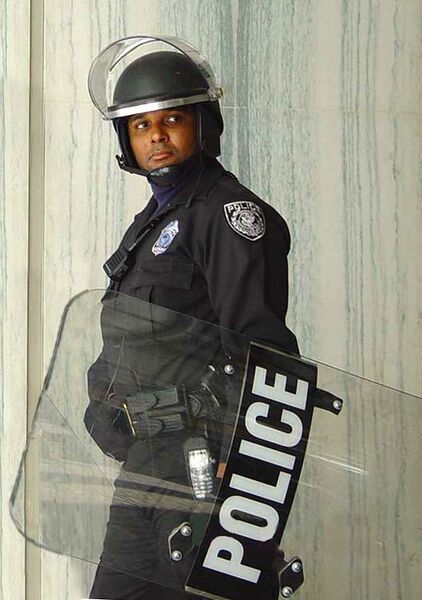 File:Police officer in riot gear.jpg
