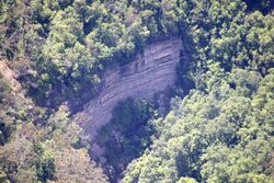 Sedimentary strata base of Grose Valley.jpg