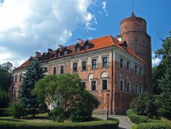 Uniejów Castle.jpg