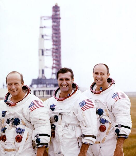 File:(Left to right) Pete Conrad, Dick Gordon, and Al Bean pose with the Apollo 12 Saturn V.jpg