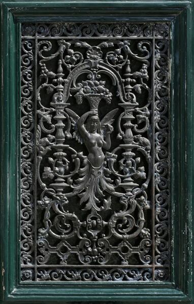 File:Boulevard du Temple (Paris), numéro 42, portail 06 grille en fonte.jpg