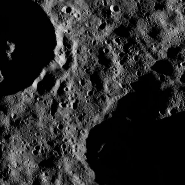 File:PIA20830-Ceres-DwarfPlanet-Dawn-4thMapOrbit-LAMO-image130-20160615.jpg