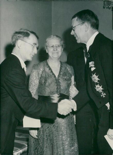 File:Percy Bridgman with wife and Gustaf VI Adolf of Sweden 1946.jpg