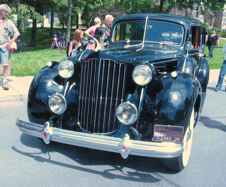 File:'38 Packard (Auto classique Laval '11).jpg