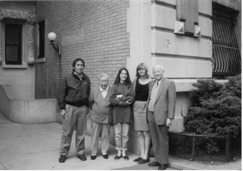 File:Chien-Shiung Wu with her family.png