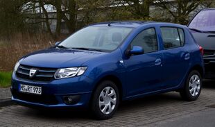 Dacia Sandero TCe 90 eco² Lauréate (II) – Frontansicht, 21. April 2013, Münster.jpg