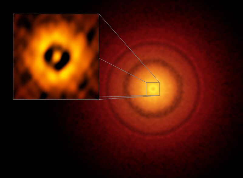 File:TW Hydrae protoplanetary disc horizontal.jpg