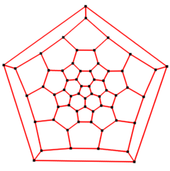 Truncated icosahedral graph pentcenter.png