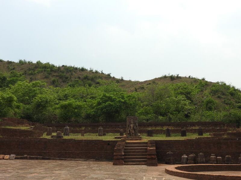 File:Udayagiri monastery site.jpg