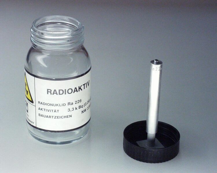 File:Radium 226 radiation source 1.jpg