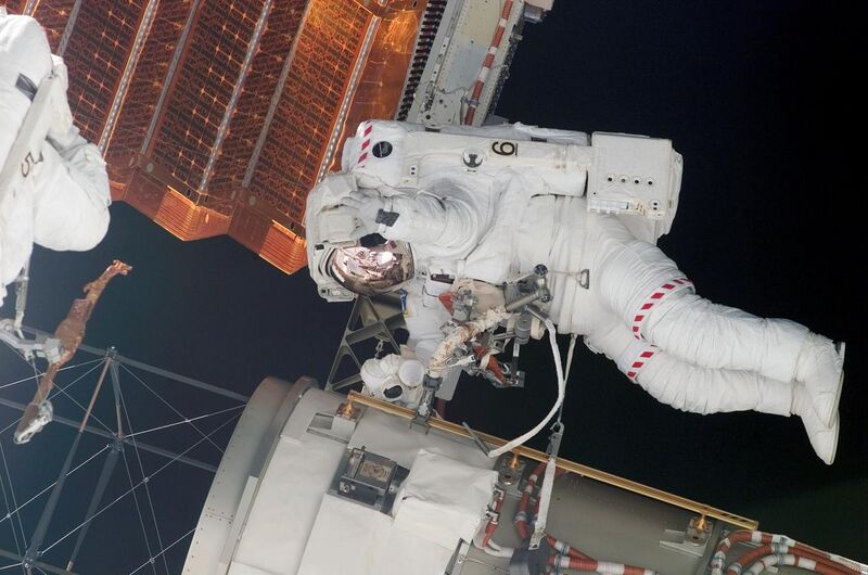 File:STS117 EVA2 Steven Swanson.jpg