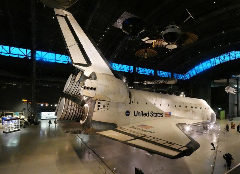 File:Space Shuttle Discovery at Udvar-Hazy Center.jpg