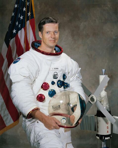 File:Astronaut Joseph Kerwin portrait.jpg