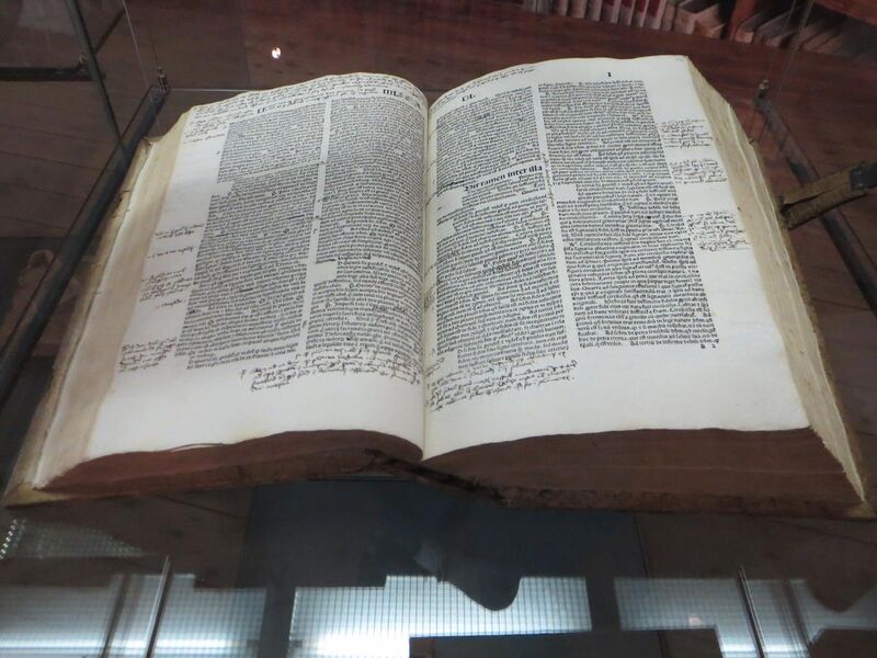 File:Francisceumsbibliothek Thomas Aquinas.JPG