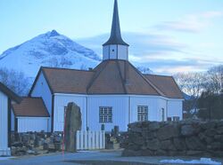 Tresfjord kyrkje sør.JPG