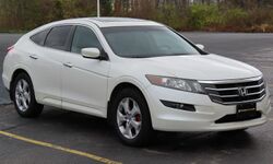 2010 Honda Accord Crosstour EX-L 4WD, front right, 11-13-2022.jpg