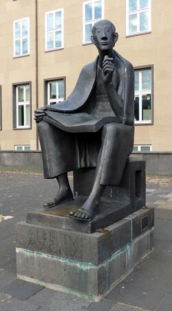 Albertus Magnus Skulptur, Universität zu Köln.jpg