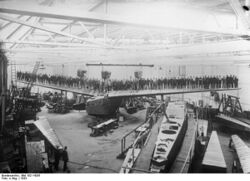 Bundesarchiv Bild 102-14295, Rohrbach-Werke, Belastungstest der Tragflächen.jpg