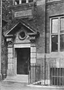 Entryway to the Johnston Laboratories 1903.jpg