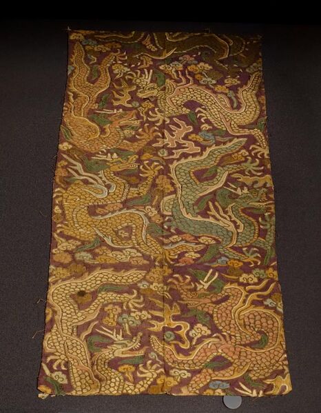 File:Kesi fragment with dragon design on purple ground, China, Yuan dynasty, 1200s-1300s AD, textile - Tokyo National Museum - Tokyo, Japan - DSC08441.jpg