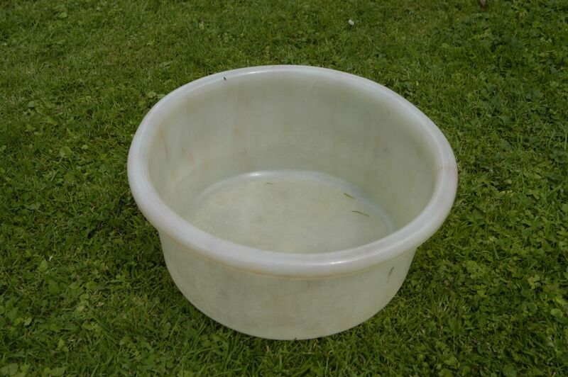 File:Plastic (LDPE) bowl, by GEECO, Made in England, c1950.jpg