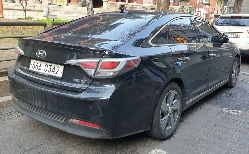 File:Hyundai Sonata LF Hybrid black 3 (cropped).jpg