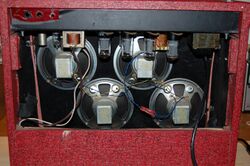 TEISCO 74R guitar amp (1960s, black-on-red cover) - Four small speakers (2006-12-14 20.54.38 by Ian Abbott).jpg