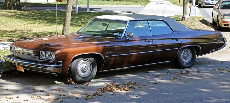 File:1973 Buick LeSabre 4-door hardtop sedan front.jpg