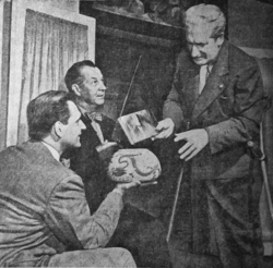Three men demonstrate the Aztec hoax claims using an inverted bowl to represent Earth and a copy of Frank Scully's book to represent a magnetism-powered flying saucer.