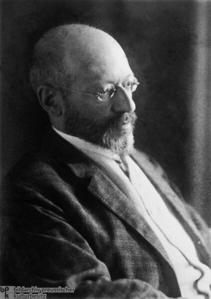 File:Georg-Simmel-1914.jpg