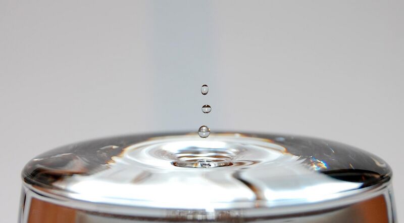 File:Water droplet backjet.JPG