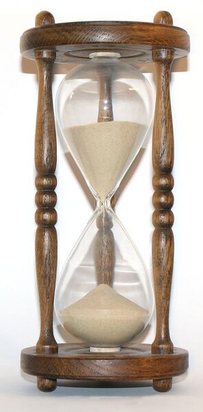 File:Wooden hourglass 3.jpg