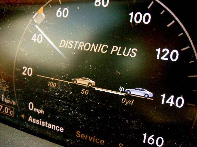 File:Mercedes-Benz Distronic Plus screen.jpg