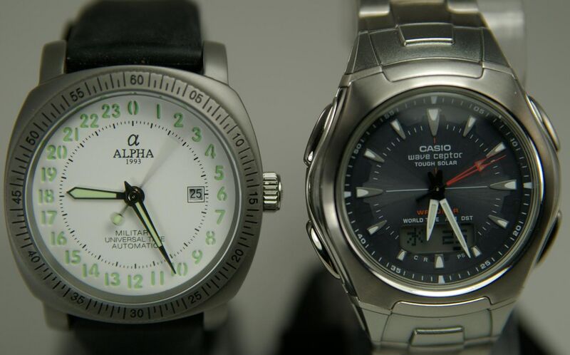 File:Watch Mechanical Quartz Comparison.jpg