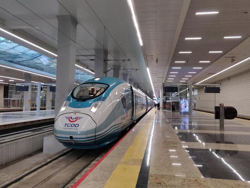 File:YHT train at Ankara railway station.jpg