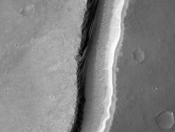 Arnus Vallis layers.JPG