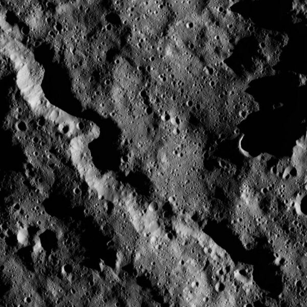 File:PIA20551-Ceres-DwarfPlanet-Dawn-4thMapOrbit-LAMO-image56-2016208.jpg