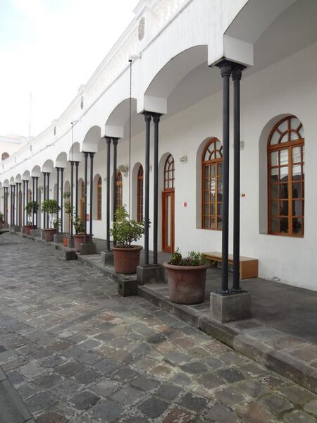 File:Antiguo Hospital Militar (Centro Histórico, Quito) pic a05.JPG
