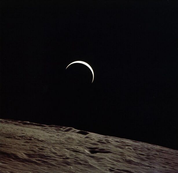 File:Apollo 15 Earthrise.jpg