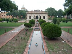 Bara Dari South facing side of the 12 Door Building July 1 2005.jpg