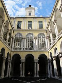 Genova, palazzo dell'università, cortile 04.JPG