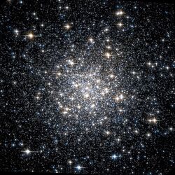 Messier 56 Hubble WikiSky.jpg