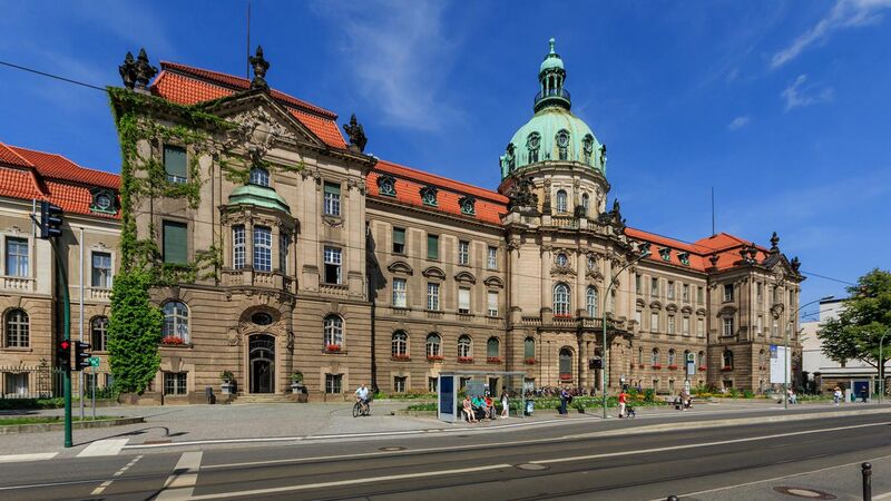 File:Potsdam Rathaus 07-2017.jpg