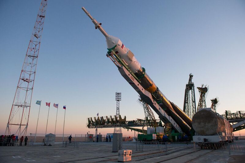 File:Soyuz TMA-07M rocket erection 2.jpg