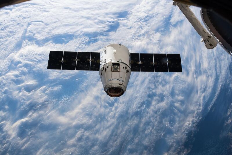 File:SpaceX CRS-14 Dragon approaches the ISS (4).jpg