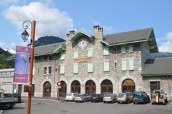 The typical rock-block architecture style of the railway station of Bourg-St-Maurice - panoramio.jpg