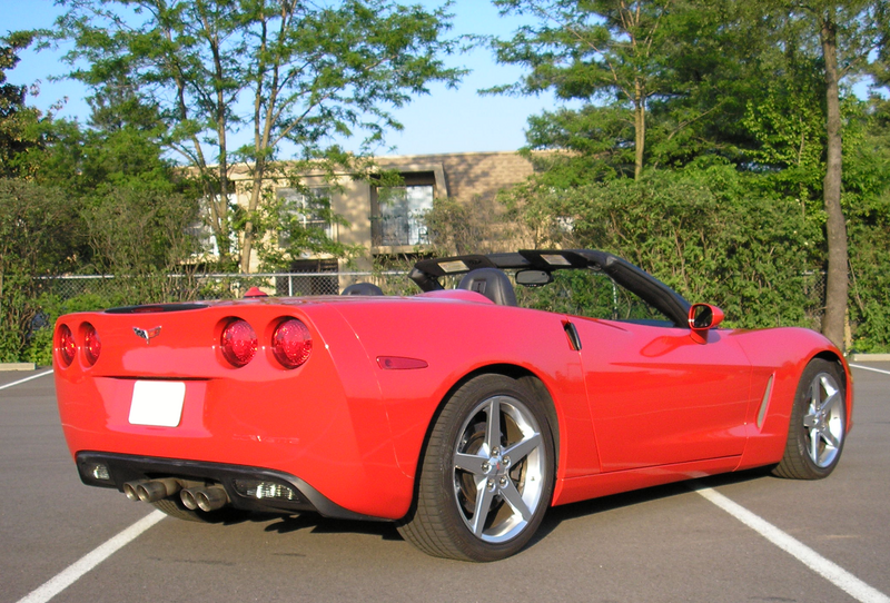 File:Corvette.2005.C6.LS2.png