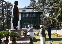 Narendra Modi offering the floral tributes on the statue of the former Prime Minister, Shri Lal Bahadur Shastri, at the Lal Bahadur Shastri National Academy of Administration (LBSNAA), in Mussoorie, Uttarakhand.jpg
