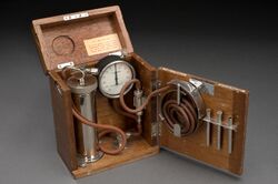 Pneumothorax apparatus, London, England, 1901-1930