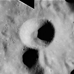 Santos-Dumont crater AS15-M-0992.jpg